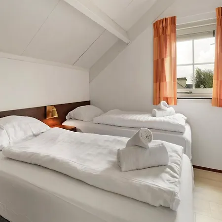 Vakantiehuis By Water Near Rotterdam With Sauna *