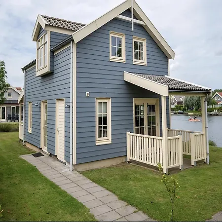 By Water Near Rotterdam With Sauna Simonshaven
