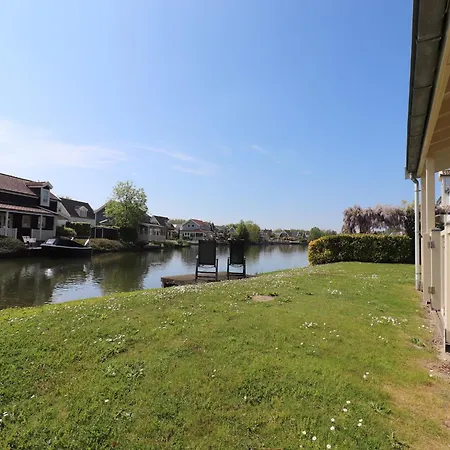 Vakantiehuis By Water Near Rotterdam With Sauna Simonshaven