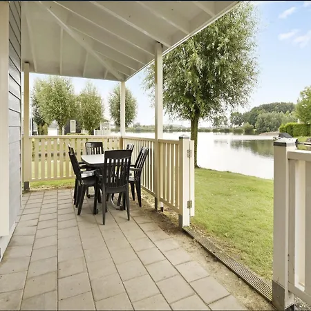 By Water Near Rotterdam With Sauna Hébergement de vacances *